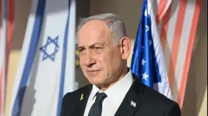ראש הממשלה בנימין נתניהו בטקס הנחת אבן פינה לטיילת על שם נשיא ארה״ב דונלד טראמפ בעיר בת ים, יחד עם שגריר ארה״ב בישראל מייק האקבי, ראש העיר צביקה ברוט, 10 בספטמבר 2025
