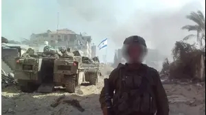 א"י, צעיר ישראלי השוהה כעת בהולנד ושלטעת הארגון HRF שירת כחובש קרבי