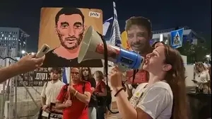 משפחות החטופים מחוץ למעון ראש הממשלה