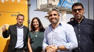 אירוע ההכרזה על הקו הכתום: מנכ"ל משרד התחבורה משה בן זקן, ראש עיריית אריאל יאיר שטבון, שרת התחבורה מירי רגב, ראש המועצה האזורית שומרון יוסי דגן