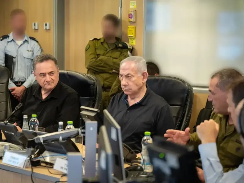 נתניהו צופה בתקיפה בתימן