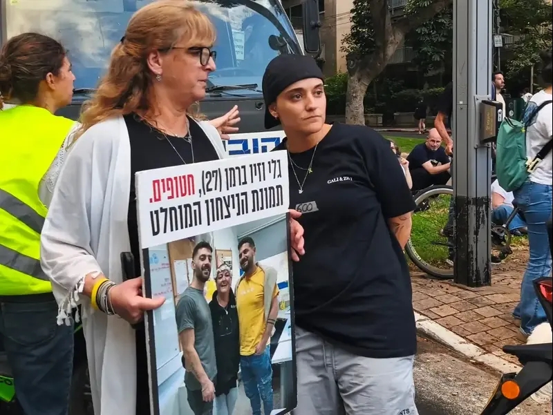 אמילי דמארי במחאה לשחרור חטופים, 28 במאי 2025