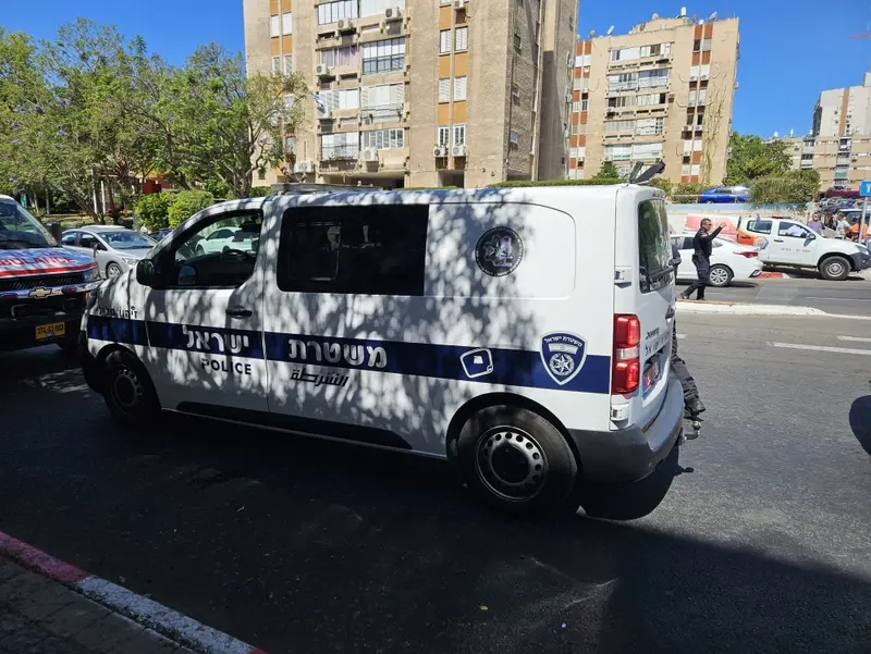 ניידת משטרה בזירת הרצח בבת ים