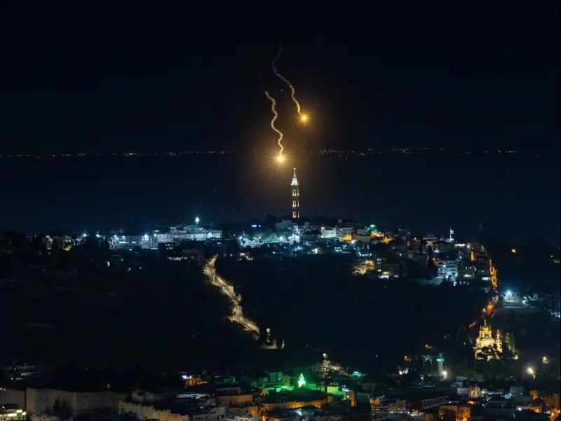 שיגור טילים מאיראן כפי שנצפה בשמי ירושלים, 17 ביוני 2025