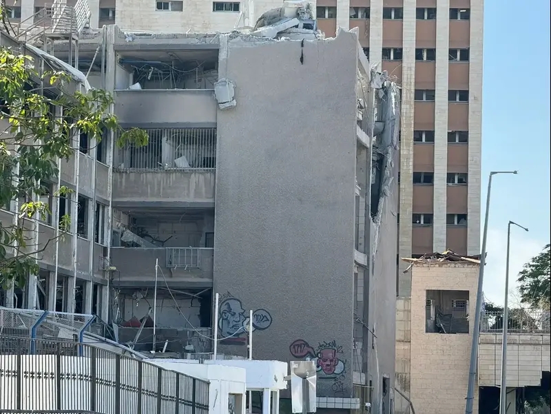פגיעה מנפילת טיל ששוגר מאיראן, 20 ביוני 2025