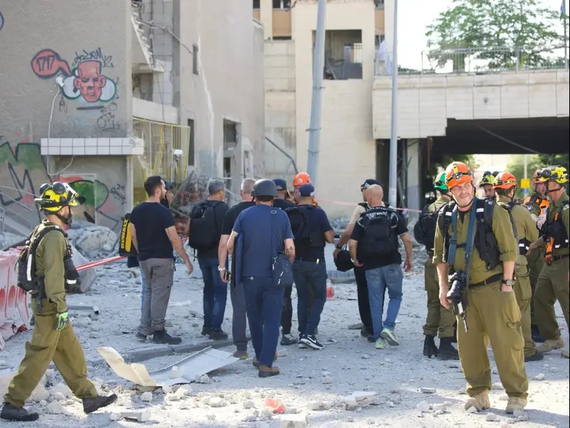 פגיעה מנפילת טיל ששוגר מאיראן, 20 ביוני 2025