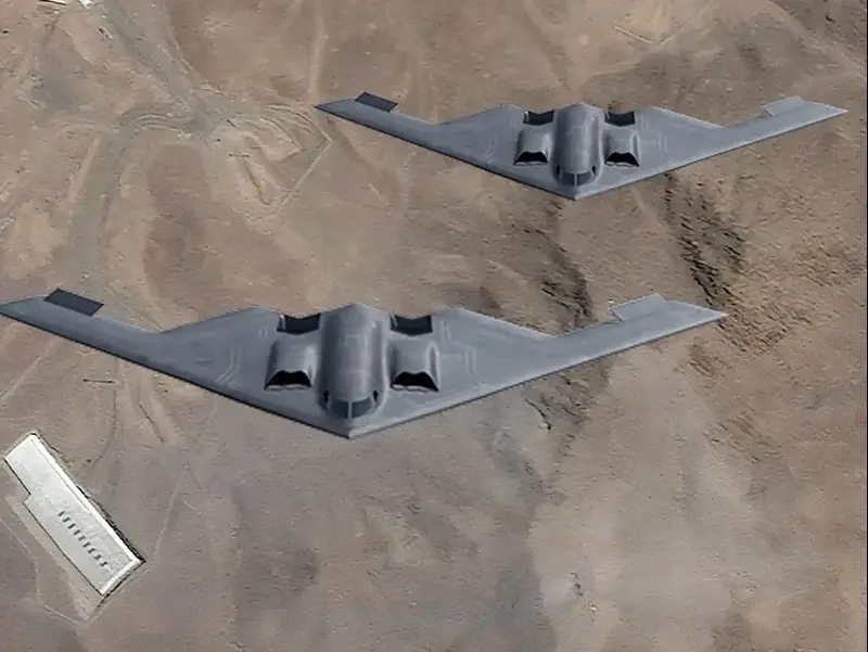 מפציצי B-2 מעל פורדו