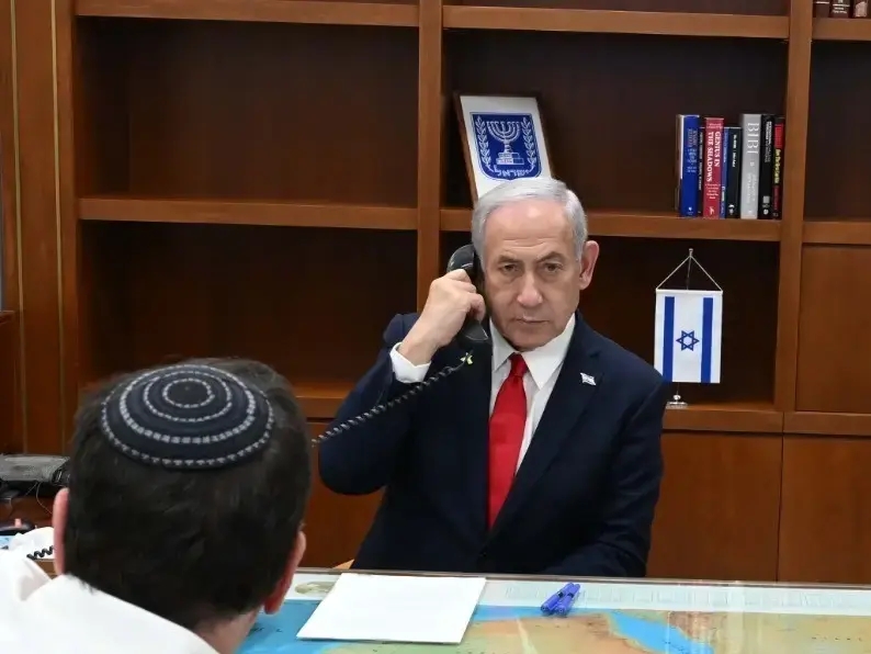 ראש הממשלה בנימין נתניהו בשיחה עם נשיא ארה"ב דונלד טראמפ, 22 ביוני 2025