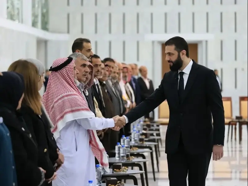 נשיא סוריה, אחמד א-שרע, בפגישה עם נכבדי מחוז קונייטרה והגולן הסורי