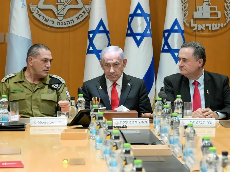 ראש הממשלה בנימין נתניהו, שר הביטחון ישראל כ״ץ והרמטכ״ל רב-אלוף אייל זמיר נפגשו עם פורום המטה הכללי של צה״ל , הקריה, 30 ביוני 2025