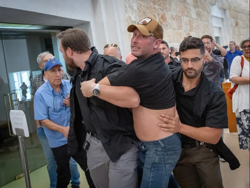 מהומות במהלך דיון בעתירות שעניינן אופן מינוי ראש השב"כ. 1 ביולי 2025