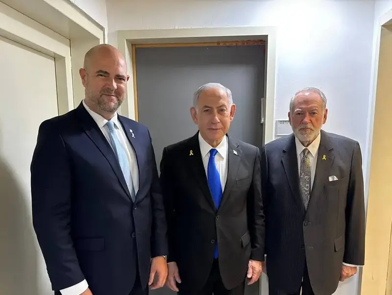 השגריר והבובה: ביקור האקבי בביהמ"ש הוא אירוע מדאיג