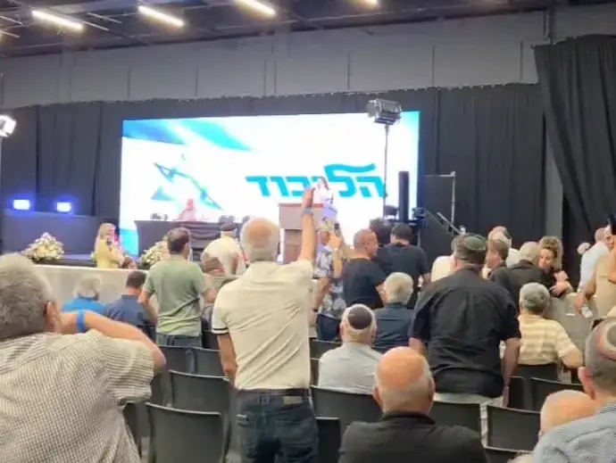 צעקות לעבר גוטליב