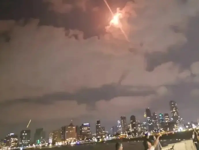 טיל שוגר מתימן, שברי מיירט נפלו ליד בית בגינתון