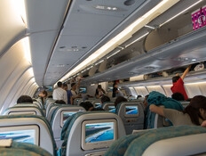 לידה במהלך טיסה נגמרה בטרגדיה, הרשויות פתחו בחקירה