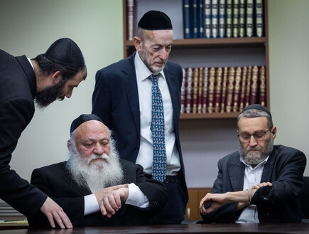 הדרמה הפוליטית: מנהיג הליטאים סירב לשוחח עם נתניהו