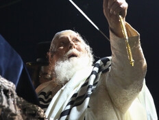 למרות התחייבות השר: עבריין המין ידליק מדורה במירון