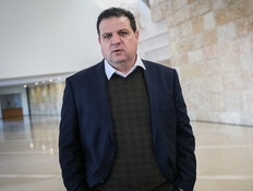 הוועדה אישרה: איימן עודה יודח מהכנסת