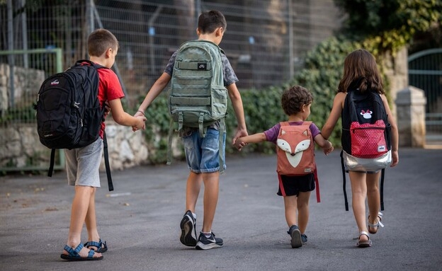 היכן הלימודים יחלו בשעה 11:00 ומי צפוי לשבות לגמרי?