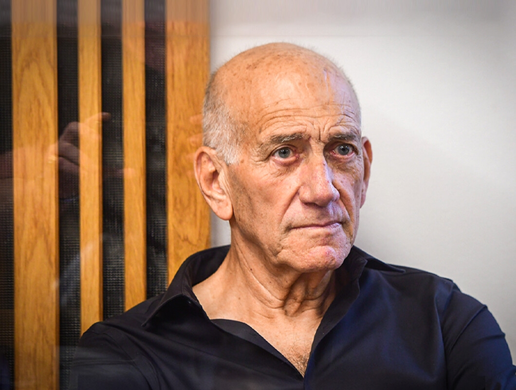 אולמרט: "מה שישראל עושה בעזה קרוב מאוד לפשעי מלחמה"