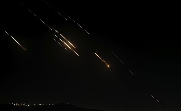 100 טילים שוגרו מאיראן, מטח נוסף בדרך לישראל