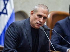 מילביצקי זומן לחקירה, החשדות נגדו: הדחת עדה ועבירת מין
