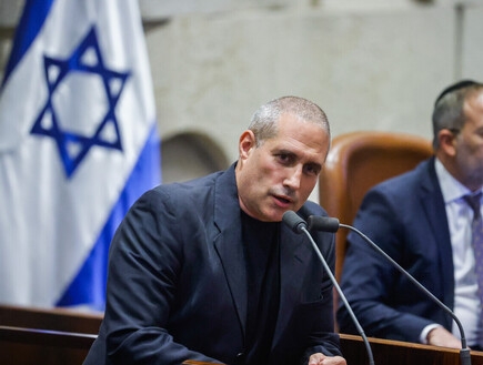 מילביצקי זומן לחקירה, החשדות נגדו: הדחת עדה ועבירת מין