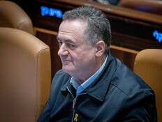 חילופי הזוגות, מצלמת הריגול - והמטען שהגיע קרוב