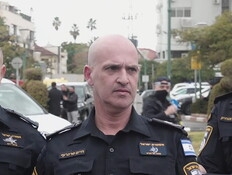"מה קרה, נעלבת?": הסיבה שבגללה מפקד המחוז נטש בזעם