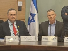 הח"כ מהקואליציה שמרד - והביא למפלה שלה בוועדה