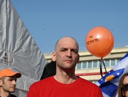 "ברחנו מההפצצה, בנוסף לטילים יש גזים רעילים, יצאנו בנס"