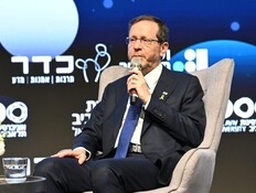 קריאות בוז לשר, צעקות לעבר הנשיא: "מה אתם עושים פה?"