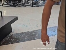 כמעט אסון בקניון: זגוגית התנפצה ונפלה מהקומה השנייה
