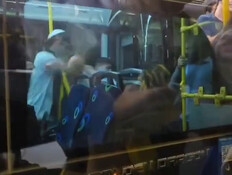 תיעוד: אוהדי בית"ר תקפו באלימות נהג אוטובוס