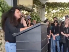 אטימות לב: שי-לי עטרי התבקשה שלא לשיר בהלווית אביה