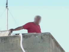 נקבע מותו של הגבר שדקר את זוגתו למוות וקפץ מגג הבניין