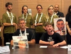 האח השמיע את הקלטות החטוף, ח"כים פרצו בבכי