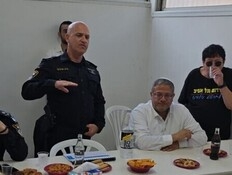 "מה קרה נעלבת?": לאחר עימות חריג - הניצב נטש את הפאנל
