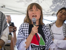 המסר שהוקרן בהופעת הענק מהמשט שעושה את דרכו לעזה