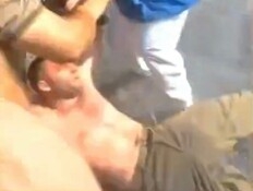 נדחף מהטנק - ואז ההמון מסתער: הלינץ' שעבר מתן בדרך לעזה