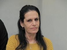 חזרה מהמקלט אחרי אזעקה - ונרצחה בדירתה לעיני בעלה