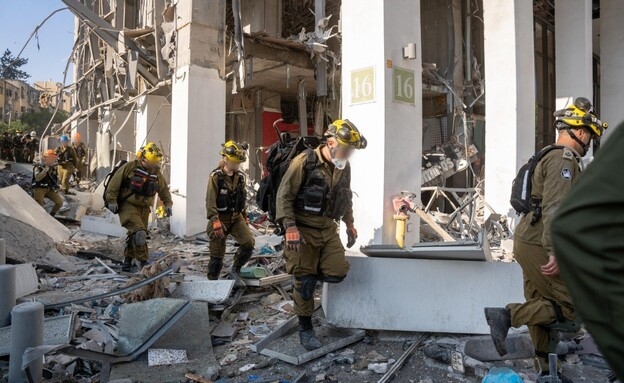 פגיעה ישירה בסורוקה, 6 פצועים קשה מנפילות בגוש דן