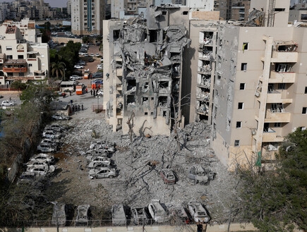 4 הרוגים בפגיעה בב"ש, 26 נוספים נפצעו; יש לכודים במקום