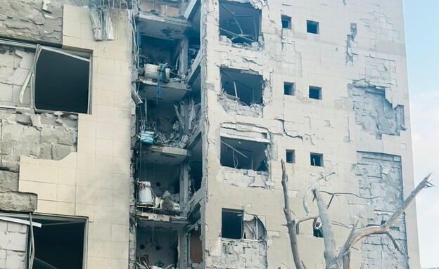 3 הרוגים בפגיעה בב"ש, 8 נוספים נפצעו; יש לכודים במקום