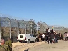 לעיני קציני צה"ל: תיעוד פריצת עשרות הדרוזים לשטח סוריה