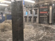 תיעוד דרמטי מניו יורק: המונים נלכדו ברכבת התחתית