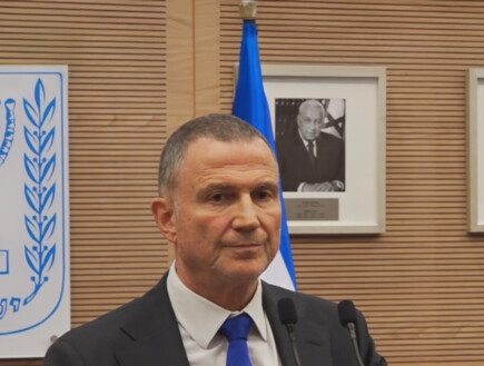 בכירים במפלגות חרדיות: רה"מ הציע לנו את פיטורי אדלשטיין