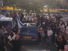 כמעט לינץ' בחבר הכנסת: הקיפו, תקפו וניפצו את שמשת רכבו