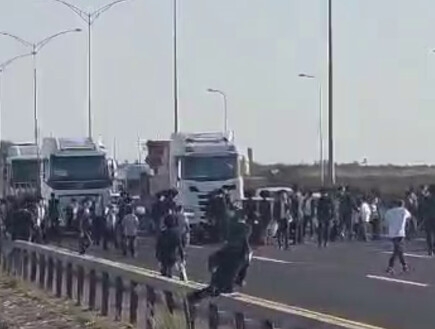 חרדים קיצוניים חוסמים צירים מרכזיים ברחבי הארץ: "מלחמה"