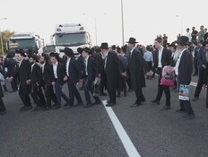 במקום על עזה, הסתערו על כבישים: חרדים חסמו צירים שעות